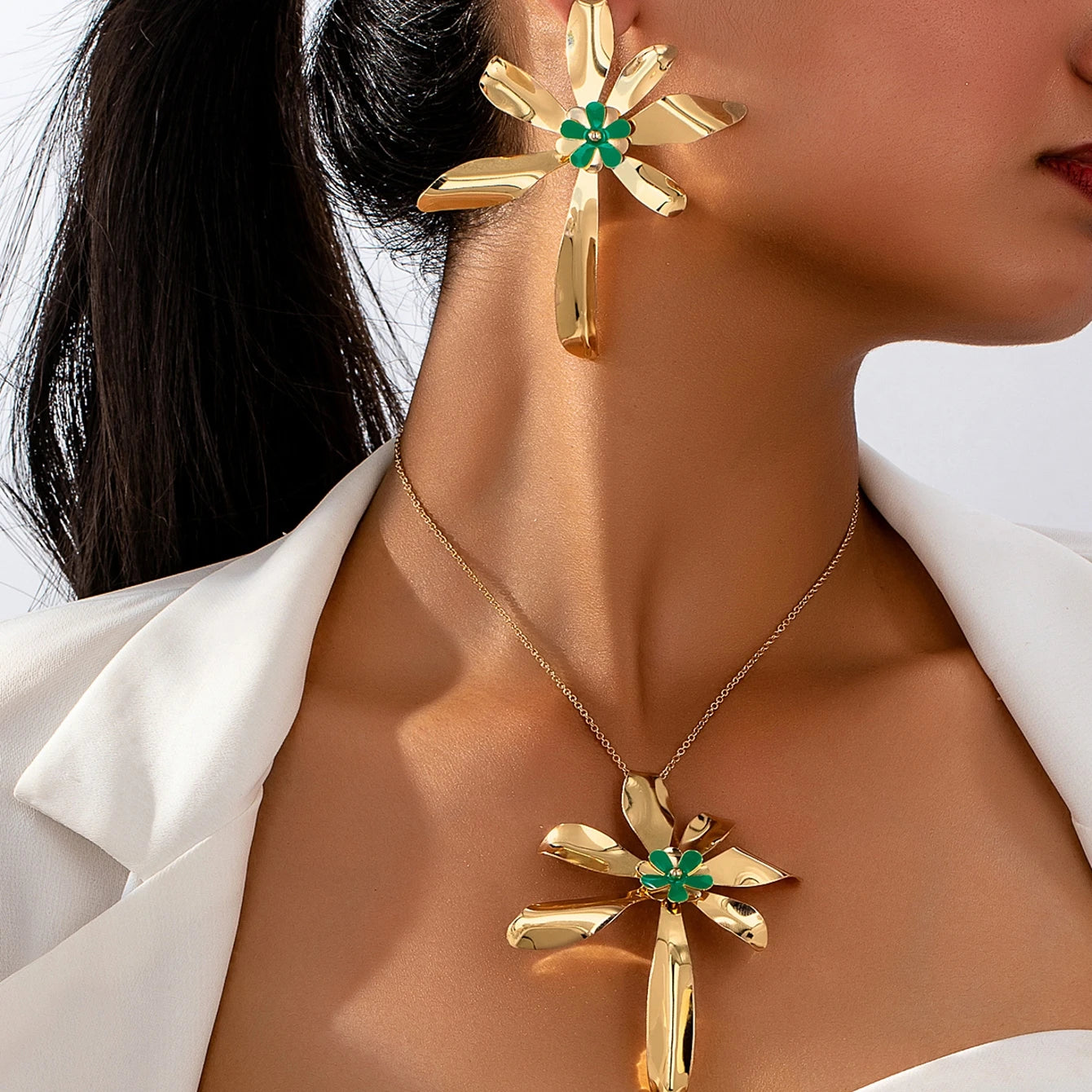 Women's Jewelry Set: Exaggerated Metal Flower Center with Green Enamel Craftsmanship, Earrings and Necklace Set, Suitable for Daily Wear and Vacation